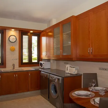 3 Bedroom D102 On The Beach At Thera 아파트